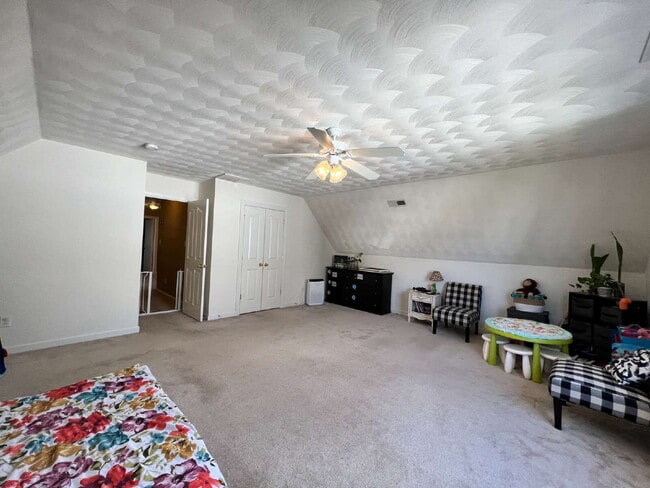 Building Photo - Spacious 4 bedroom home with POOL in sought after neighborhood and schools.