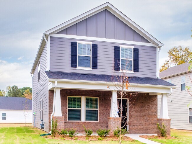 Building Photo - "Charming 3-Bedroom Retreat with 2.5 Baths in the Heart of Belmont!"