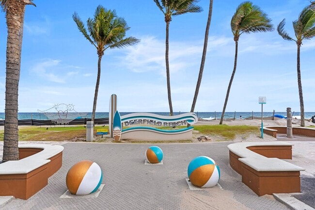 Building Photo - 1158 SW 44th Ave