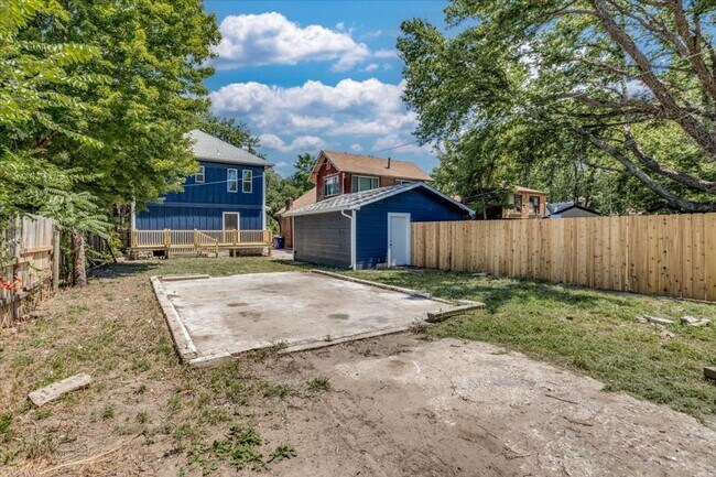 Building Photo - Riverside home for rent