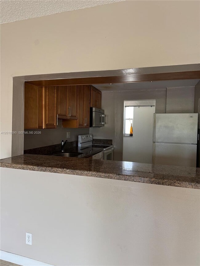 Building Photo - 8020 N Colony Cir