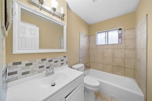 Building Photo - 9746 Seeker St