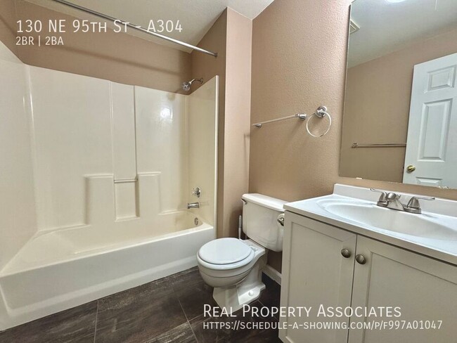 Building Photo - 2 BR/2 Bath Condo Maple Leaf Neighborhood-...