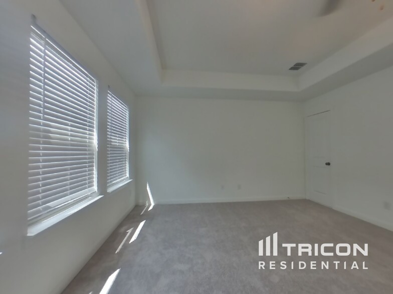 Building Photo - 2704 Brushy Lk Dr
