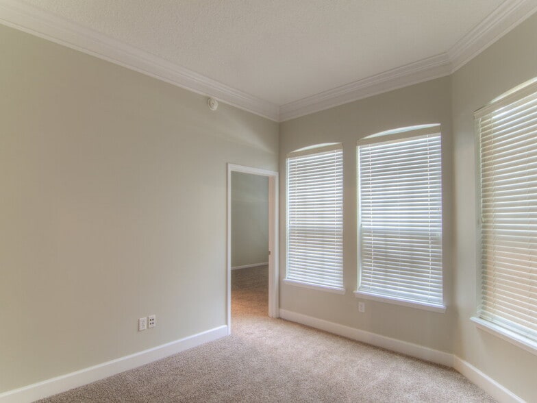 Building Photo - 2533 Sunny Creek Dr