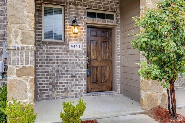 Building Photo - 4411 Samarth St