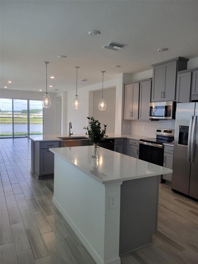 Building Photo - 5727 Gingham Dr