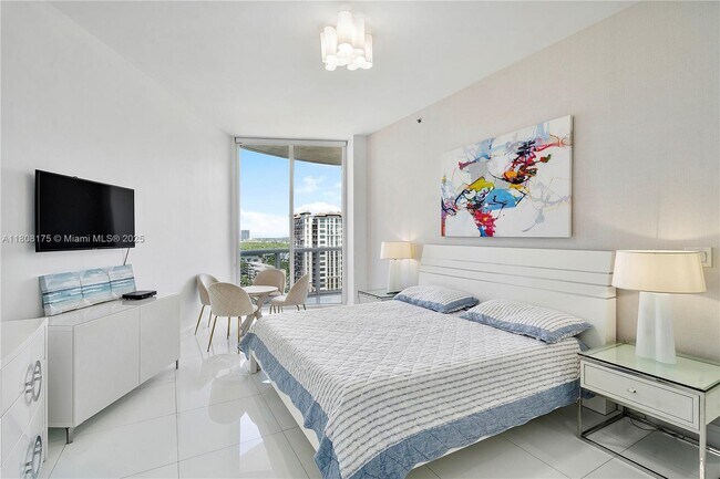 Building Photo - 15811 Collins Ave