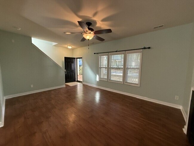 Building Photo - 3 Bedroom in Huntersville with Fenced Back...