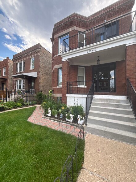 Primary Photo - 3940 N Sawyer Ave