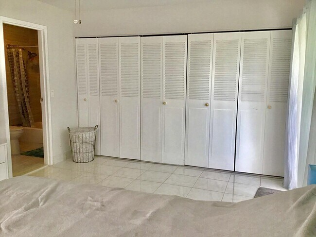 Building Photo - 239 Brittany F