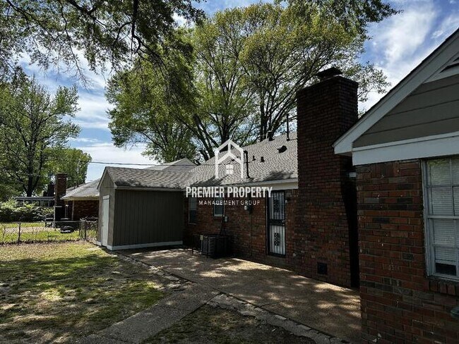 Building Photo - 3044 S Mendenhall Rd