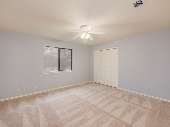 Building Photo - 809 Riverlawn Dr