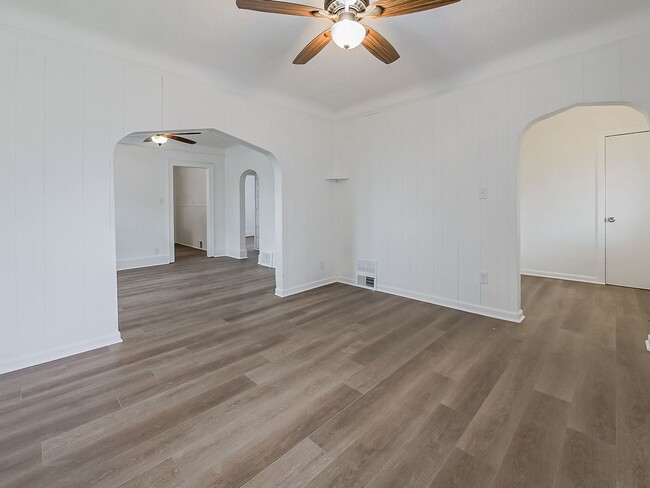 Building Photo - AVAILABLE NOW! SECTION 8 APPROVED! Charming 3-Bedroom Home in Warren!