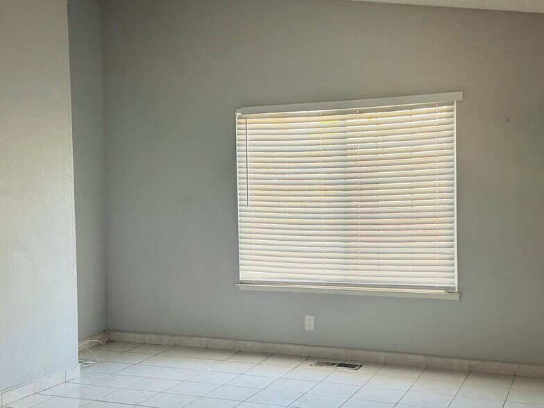 Living room - 209 Riverview Dr