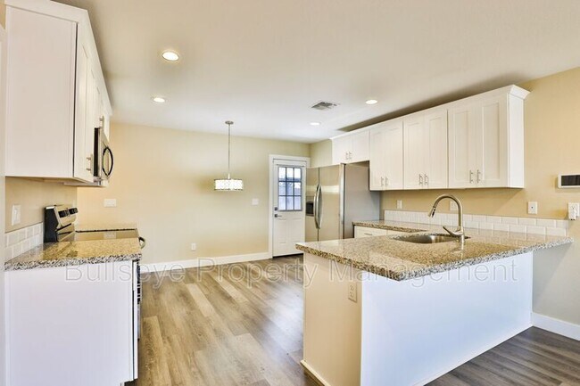 Building Photo - 5119 S 11th Pl