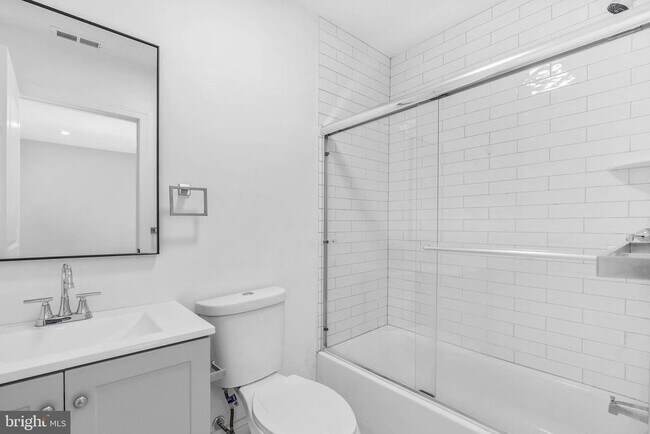 Building Photo - 4630 Umbria St