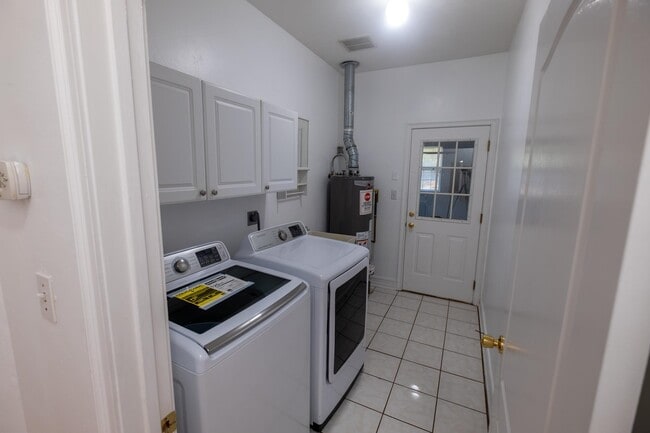 Building Photo - 3510 Gardenview Way