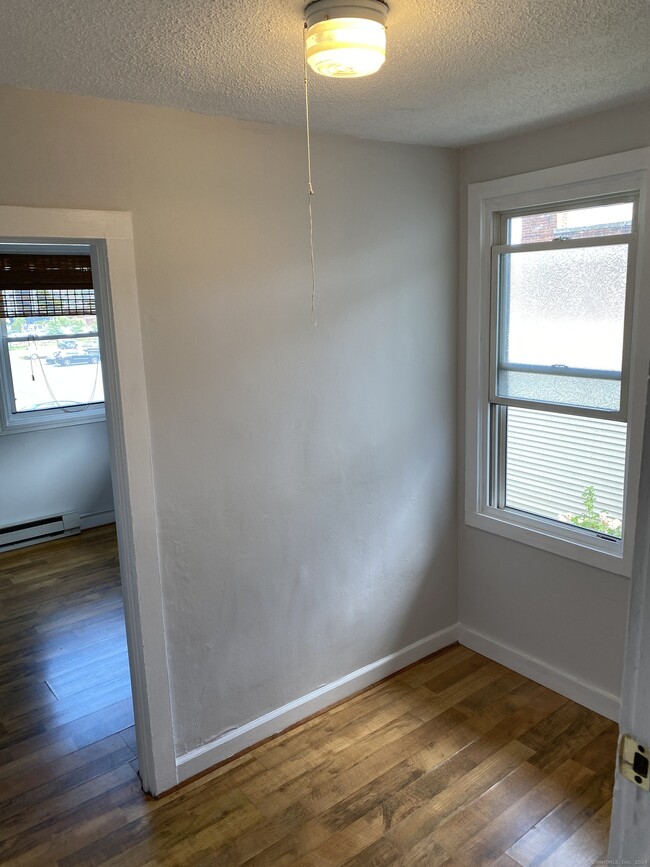 Building Photo - 1052 Main St