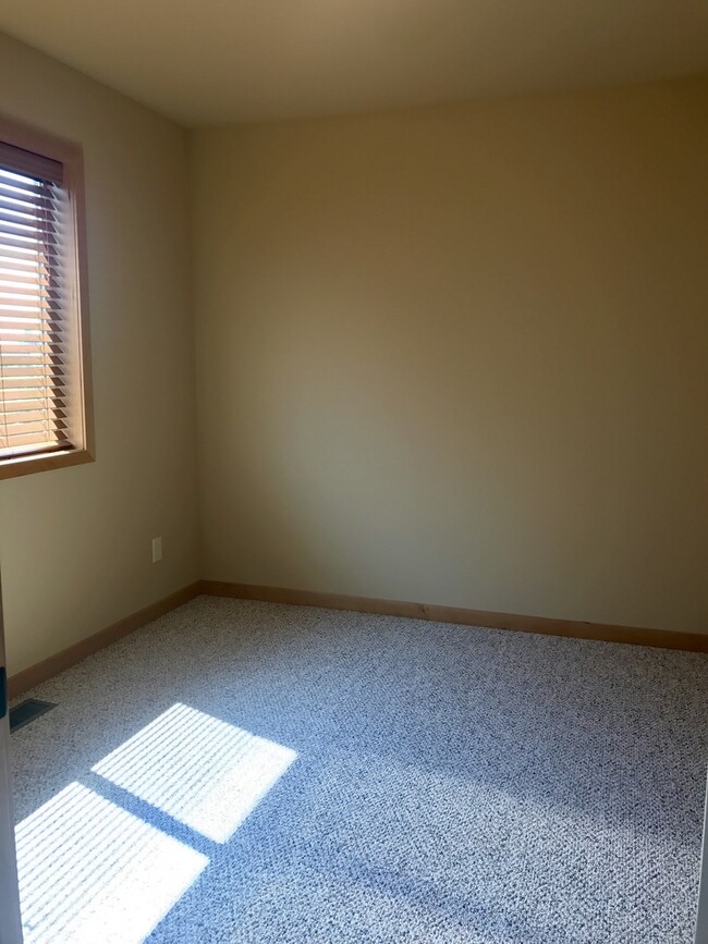 Building Photo - Brand New - 3 Bedroom 2 1/2 Bathroom Townh...