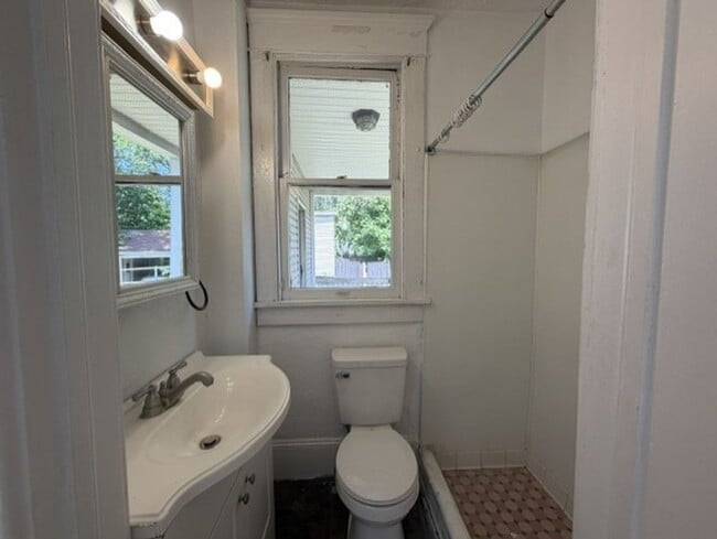 Building Photo - Spacious 4-Bedroom Home with 2 Full Baths, Central A/C & Fenced Yard!