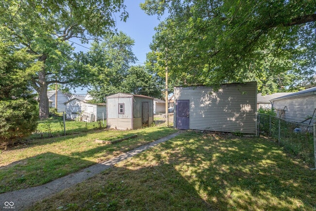 Building Photo - 330 N Holmes Ave