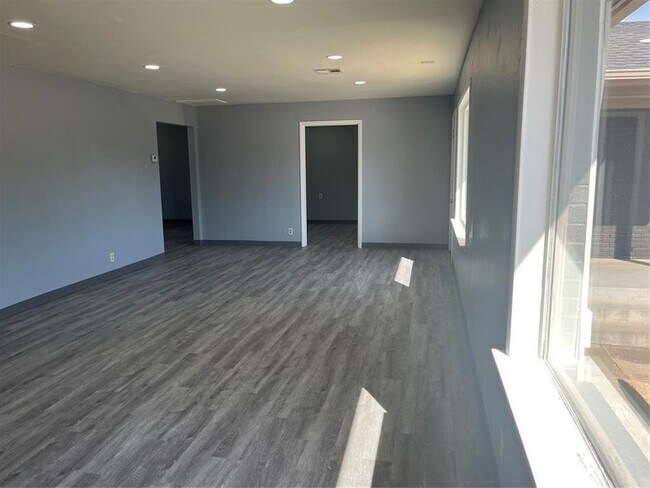 Building Photo - 4409 N Meridian Ave