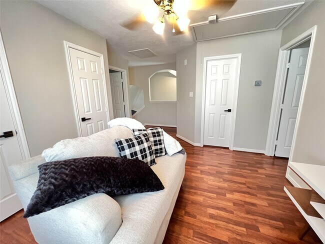 Building Photo - 10806 Summer Meadows Ct