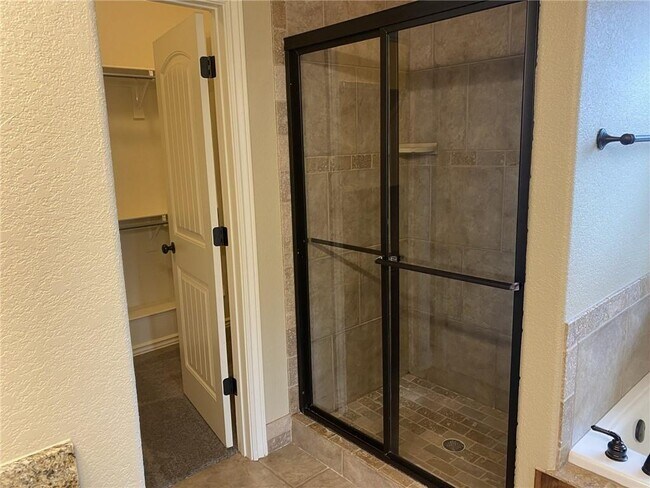 Building Photo - 6202 W Sage Dr