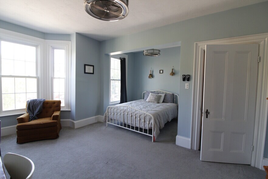 Building Photo - 196 Dorchester St