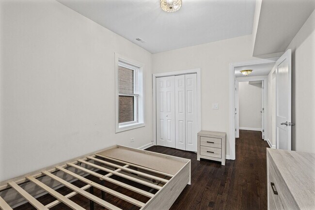 Building Photo - 1742 N Mayfield Ave