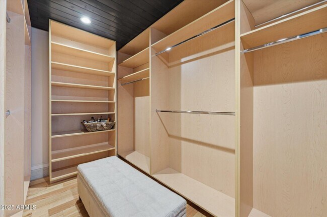 Building Photo - 3112 E Palo Verde Dr