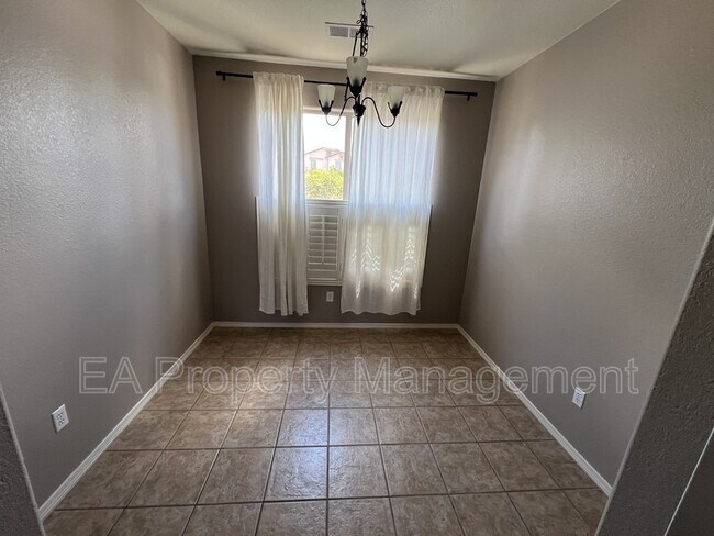 Building Photo - 1013 Toscana Dr SE