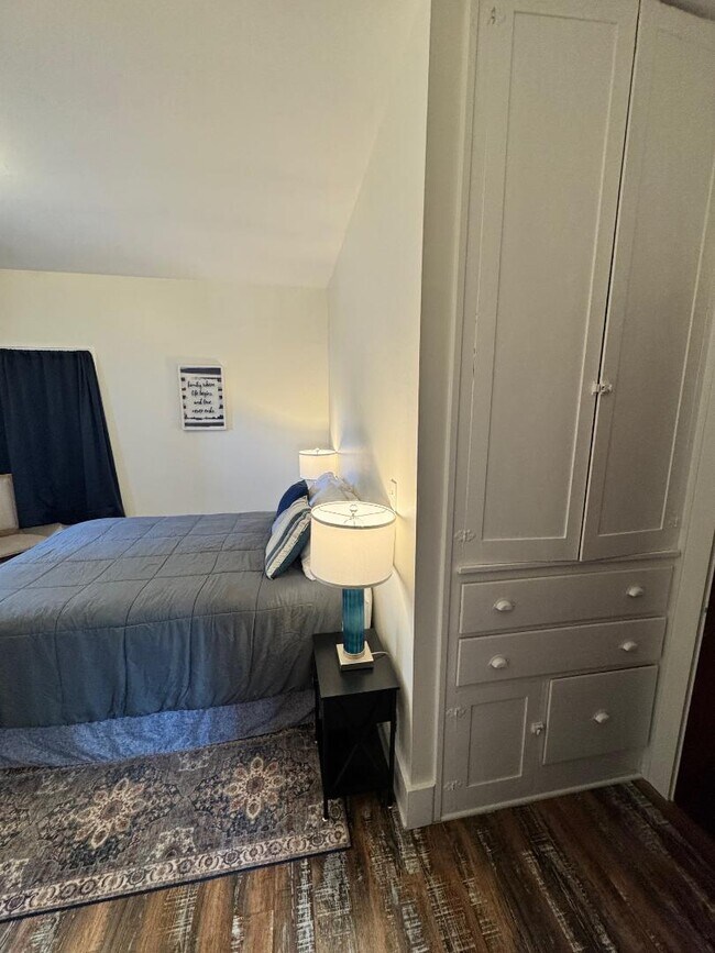 Building Photo - 2201 W State St