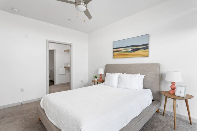 Building Photo - 747 N College Ave