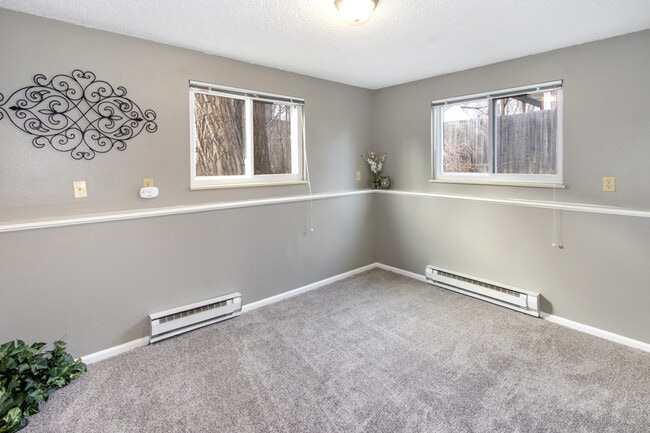 Building Photo - 602 Cherry St