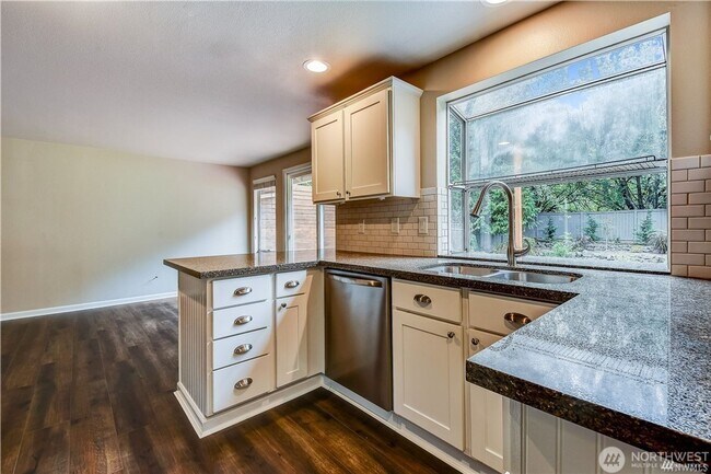 Building Photo - 3bd/2.5ba Renton Home