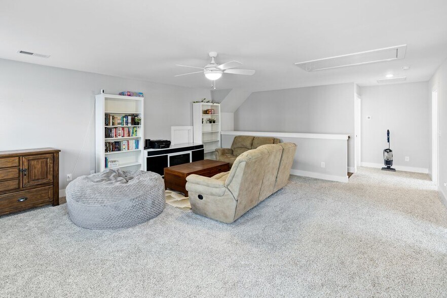 Building Photo - 2024 Adams Ridge Dr