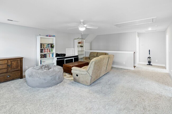 Building Photo - 2024 Adams Ridge Dr