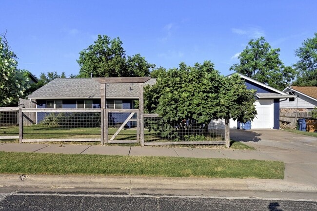 Building Photo - 5716 Wellington Dr
