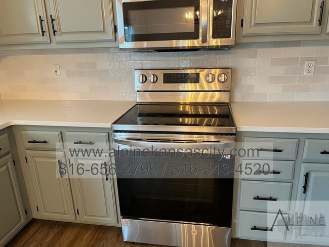 Building Photo - Gorgeous Multi Level Side by Side Split, P...