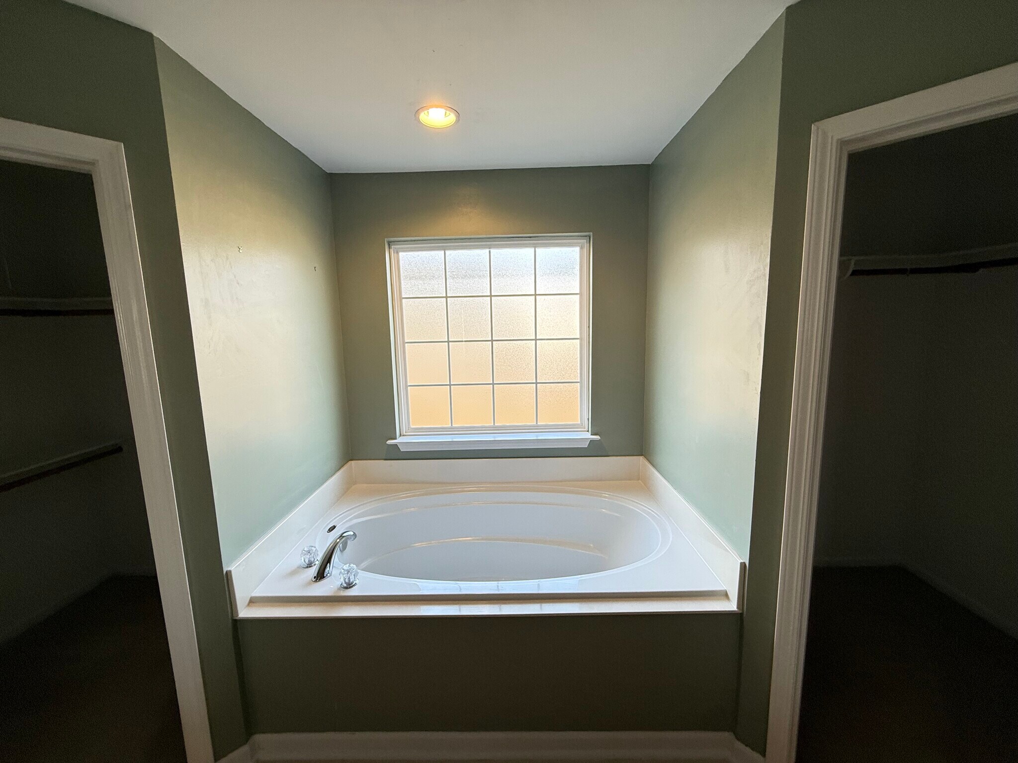 Building Photo - 100 Englewood Ct