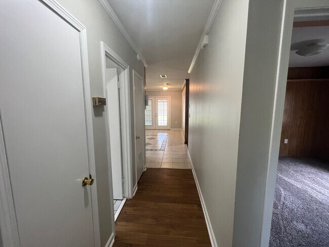 Building Photo - 3 bedroom 1 bathroom in Northport