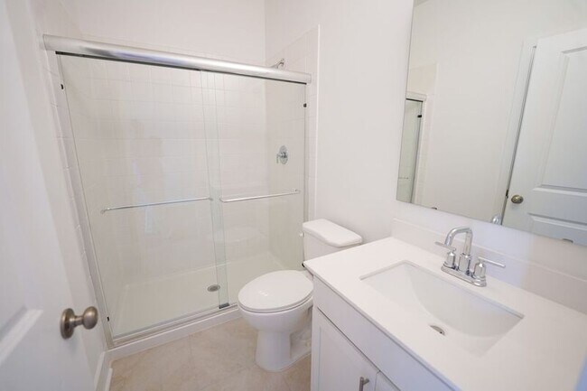 Building Photo - 128 Kingswood Cir