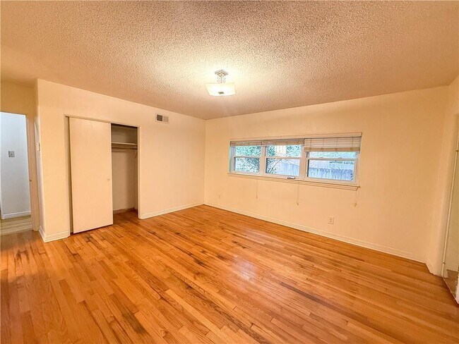 Building Photo - 2772 N Grafhill Dr