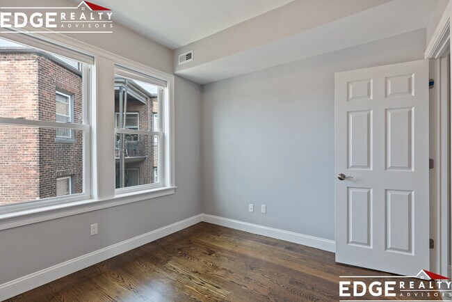 Building Photo - 144 Sutherland Rd