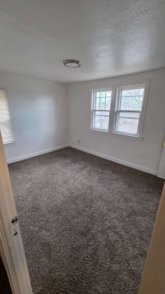 Building Photo - "Single Family Home in Garfield Heights - 1368 Sq Ft of Comfort!"