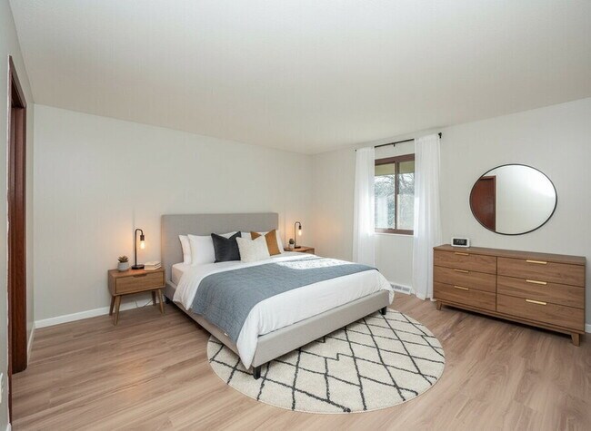 Building Photo - 9471 Madison Ln