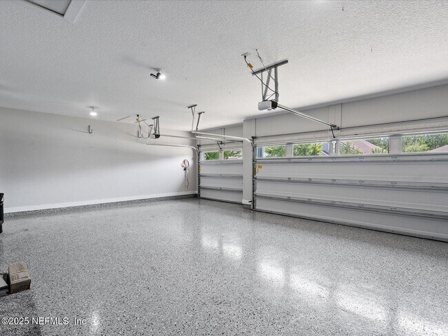 Building Photo - 746 Glenneyre Cir