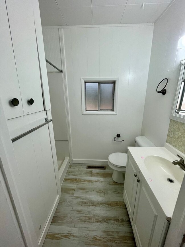 Building Photo - Cottage Style 1 Bed Home with a Large Yard & Storage Shed for Rent